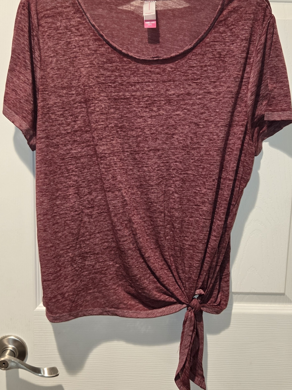 No Boundaries Maroon Heathered Tie-Front Short Sleeve Top